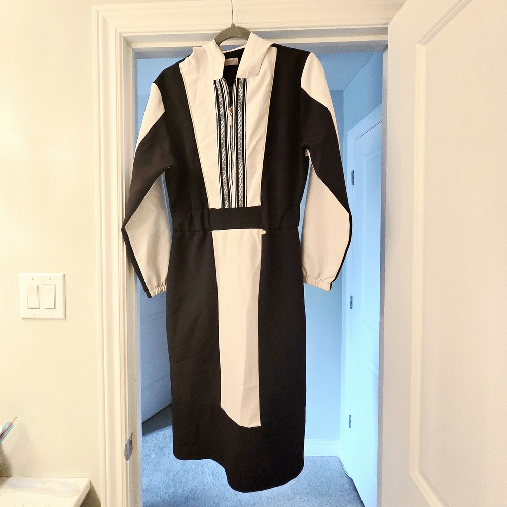 Rinascimento Black and White Long Sleeve Hooded Midi Dress Size US S